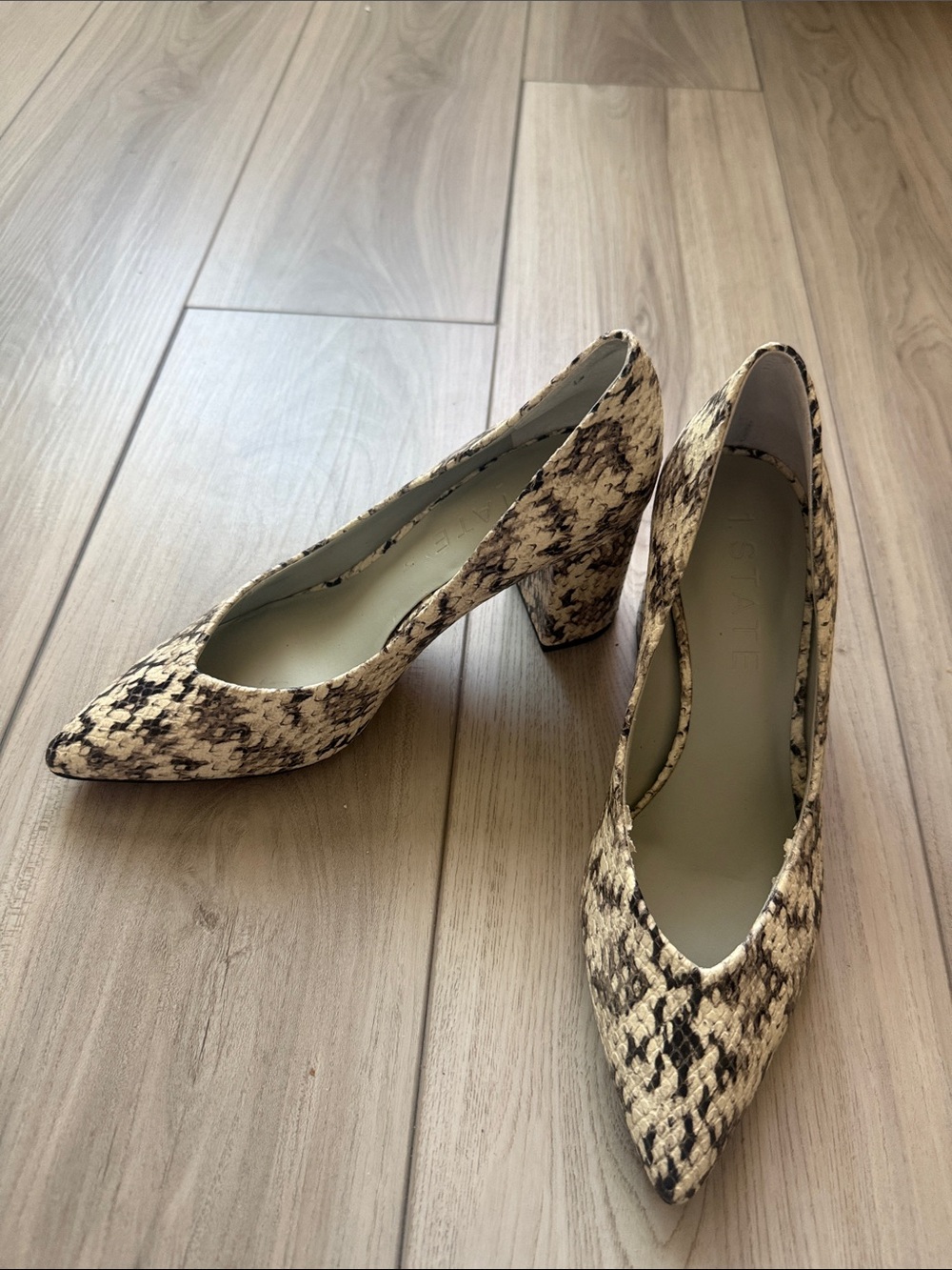 Snake-Print Pointed Toe Block Heel Pumps - Cream/Black